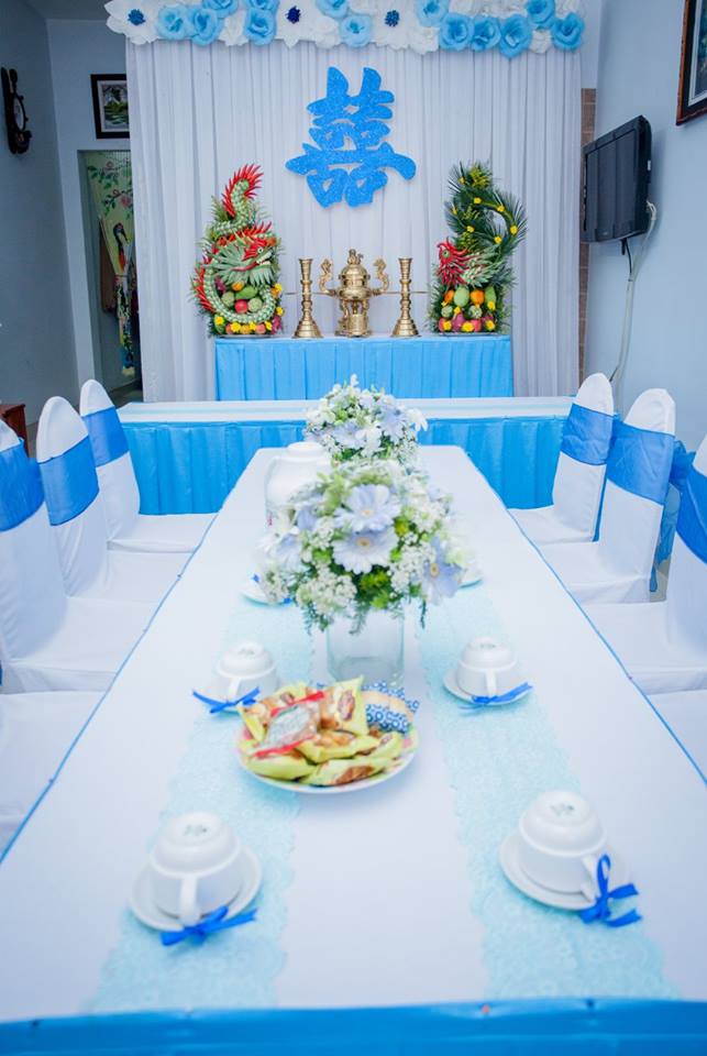 trang tri ban thờ gia tiên tông xanh da trời